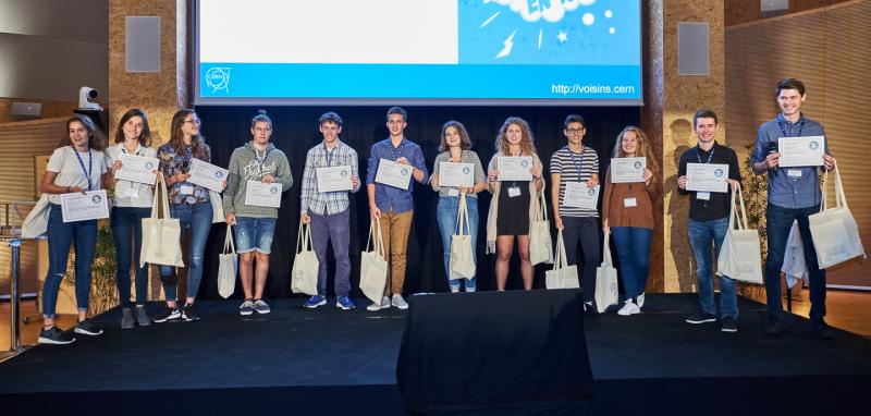 The 12 pupils who received awards for their travaux de maturité (Switzerland) or travaux pratiques encadrés (France)