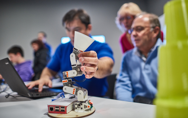 . In this image you see one of the workshops dedicated to robot programming. 