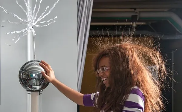 Science ludique avec « Show devant ! La conférence électrique »