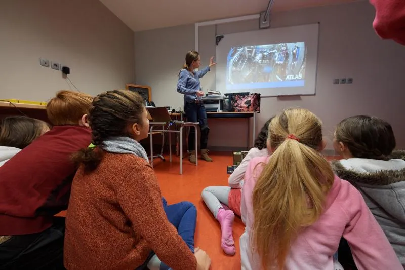 Comment le CERN attire-t-il les femmes vers la science ?