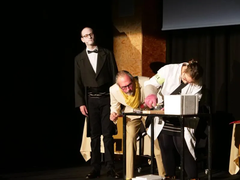 “Mystère au Manoir Moutarde”: when science solves mysteries
