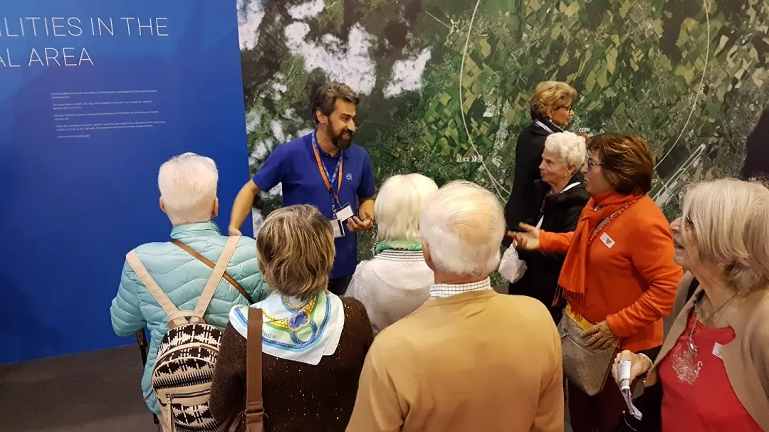 The CERN exhibition sparked numerous exchanges between CERN volunteers and the Laboratory's neighbors. 