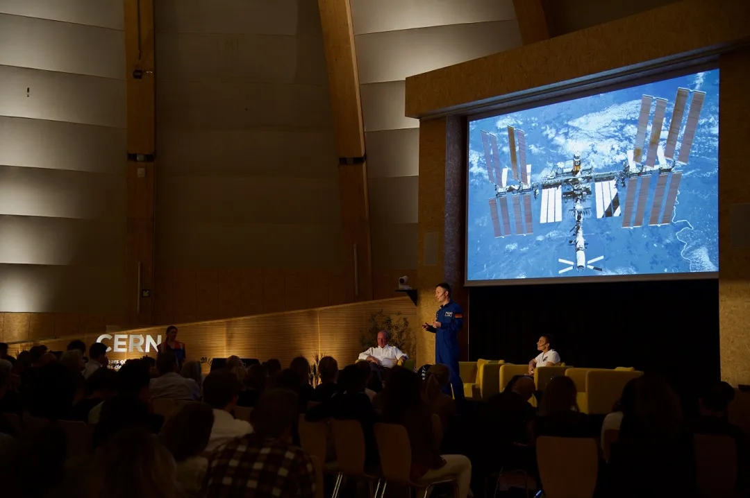 The “space” session with ESA astronaut Matthias Maurer prompted many questions from the audience. (Image: Clara Nellist/CERN)